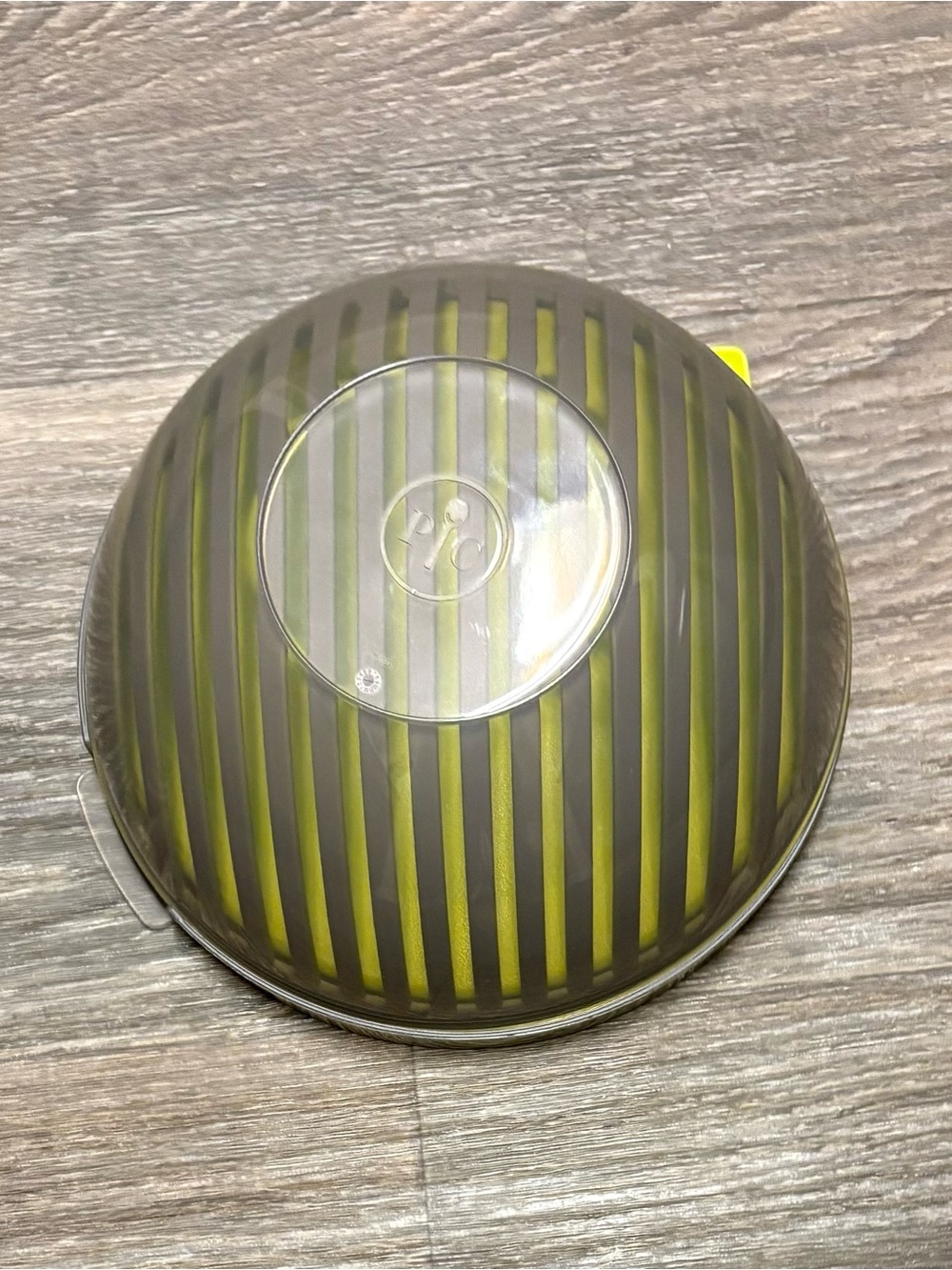Pampered Chef Salad Cutting Bowl in Green and Gray